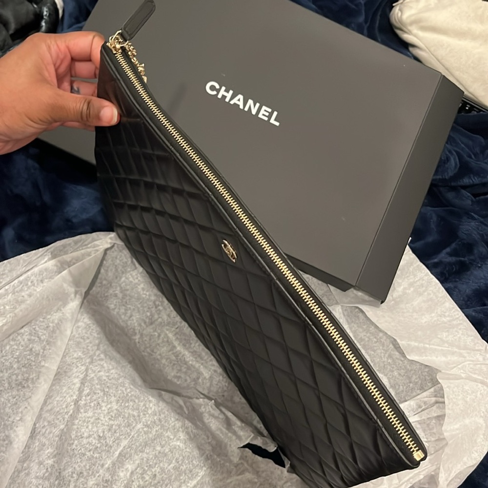 CHANEL Quilted Black Clutch O Case Vegas Charm Pull w/Box - Picture 3 of 11